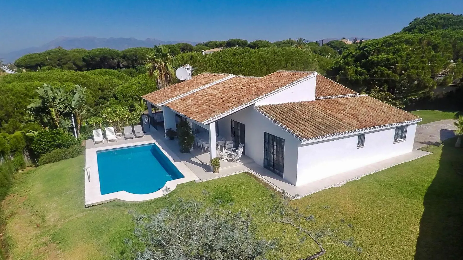 Great Villa Near Beach And Marbella contacts